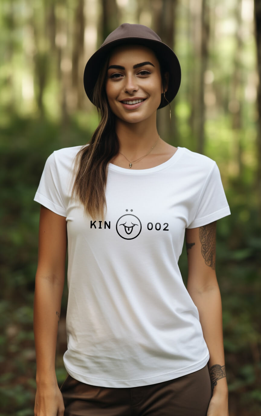 Modelo Humano Camisa Branca - Camisa Feminina Kin 002 - Vento Lunar Branco - Kin 02 - Kin 2