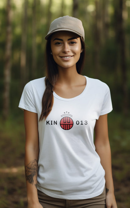 Modelo Humano Camisa Branca - Camisa Feminina Kin 013 - Caminhante do Céu Cósmico - Kin 13