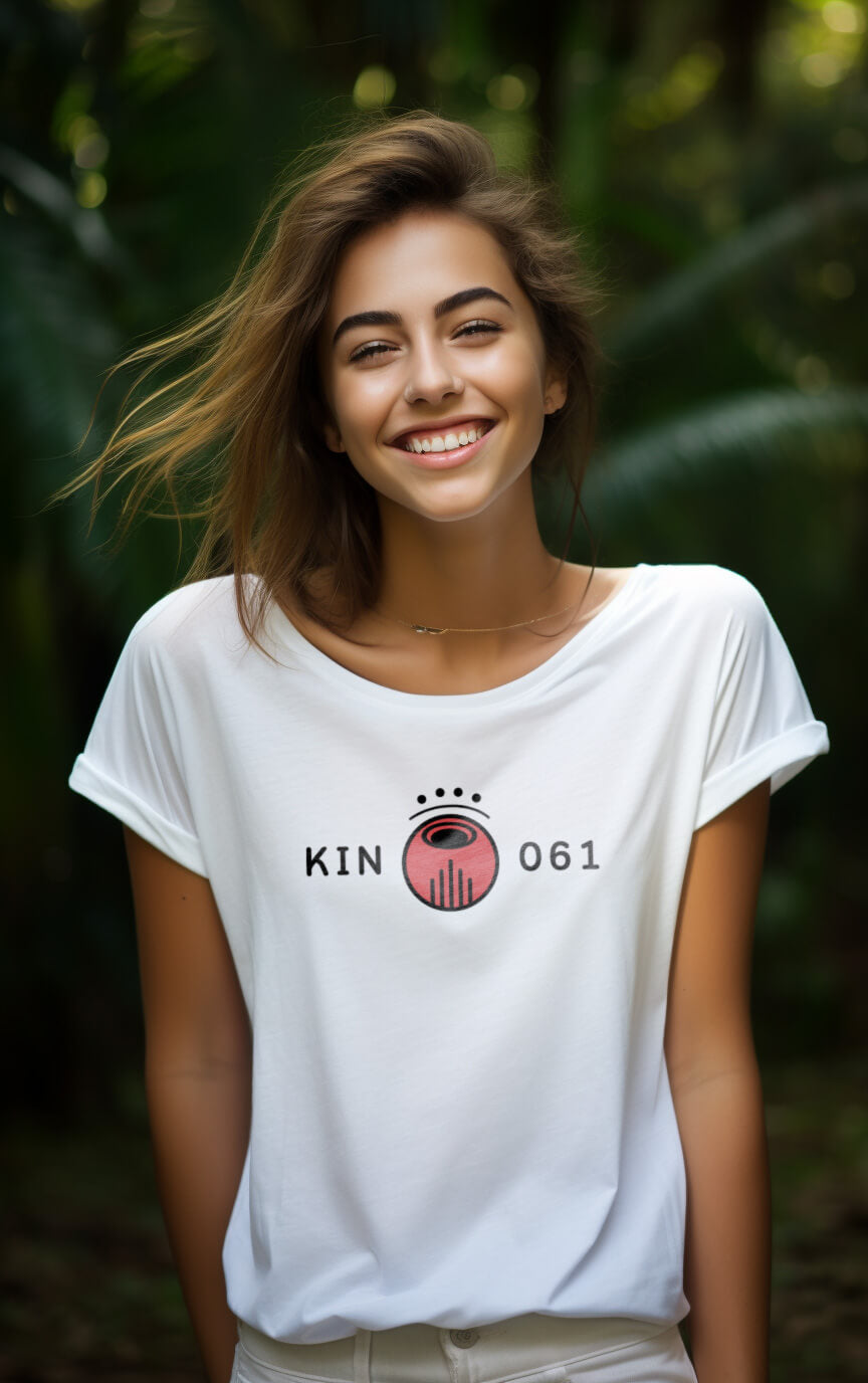 Camisa Feminina Branca Kin 061 - Dragão Solar Vermelho - Kin 61