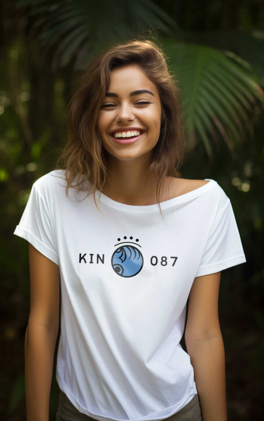 Camisa Feminina Branca Kin 087 - Mão Solar Azul - Kin 87