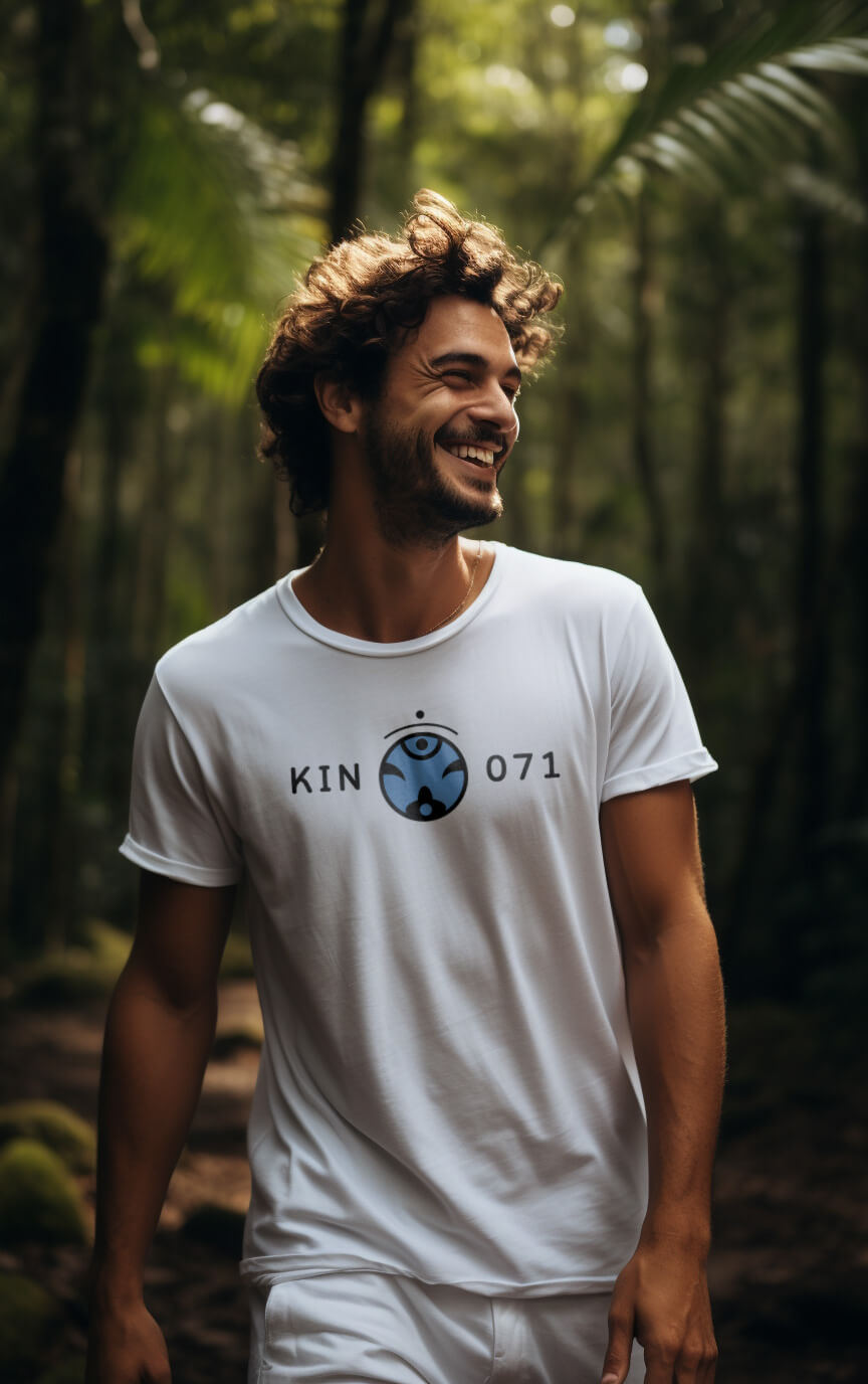 Camiseta Branca Kin 071 - Macaco Rítmico Azul 