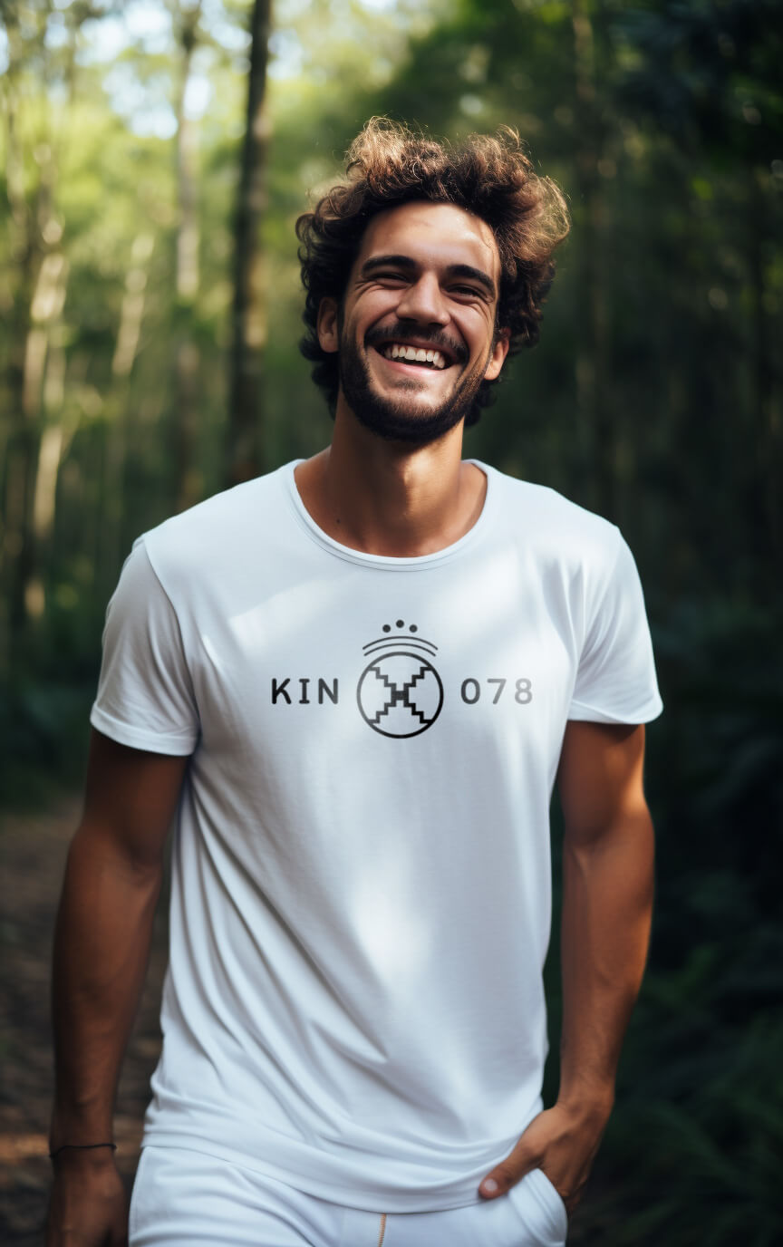 Camiseta Preta Kin 078 - Espelho Cósmico Branco