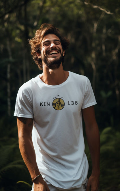 Camiseta Branca Kin 136 - Guerreiro Rítmico Amarelo