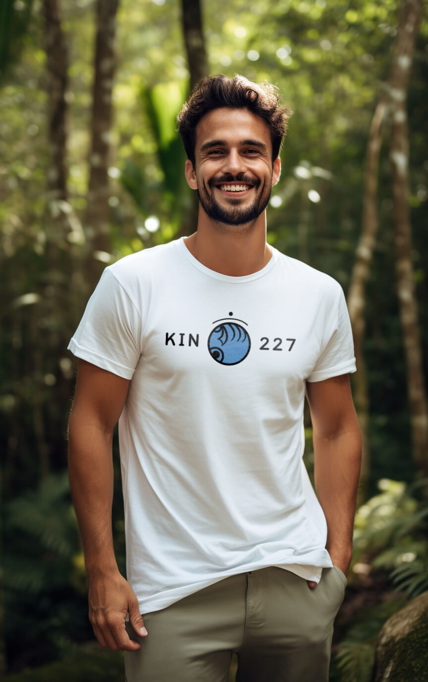 Camiseta Branca Kin 227 - Mão Rítmica Azul