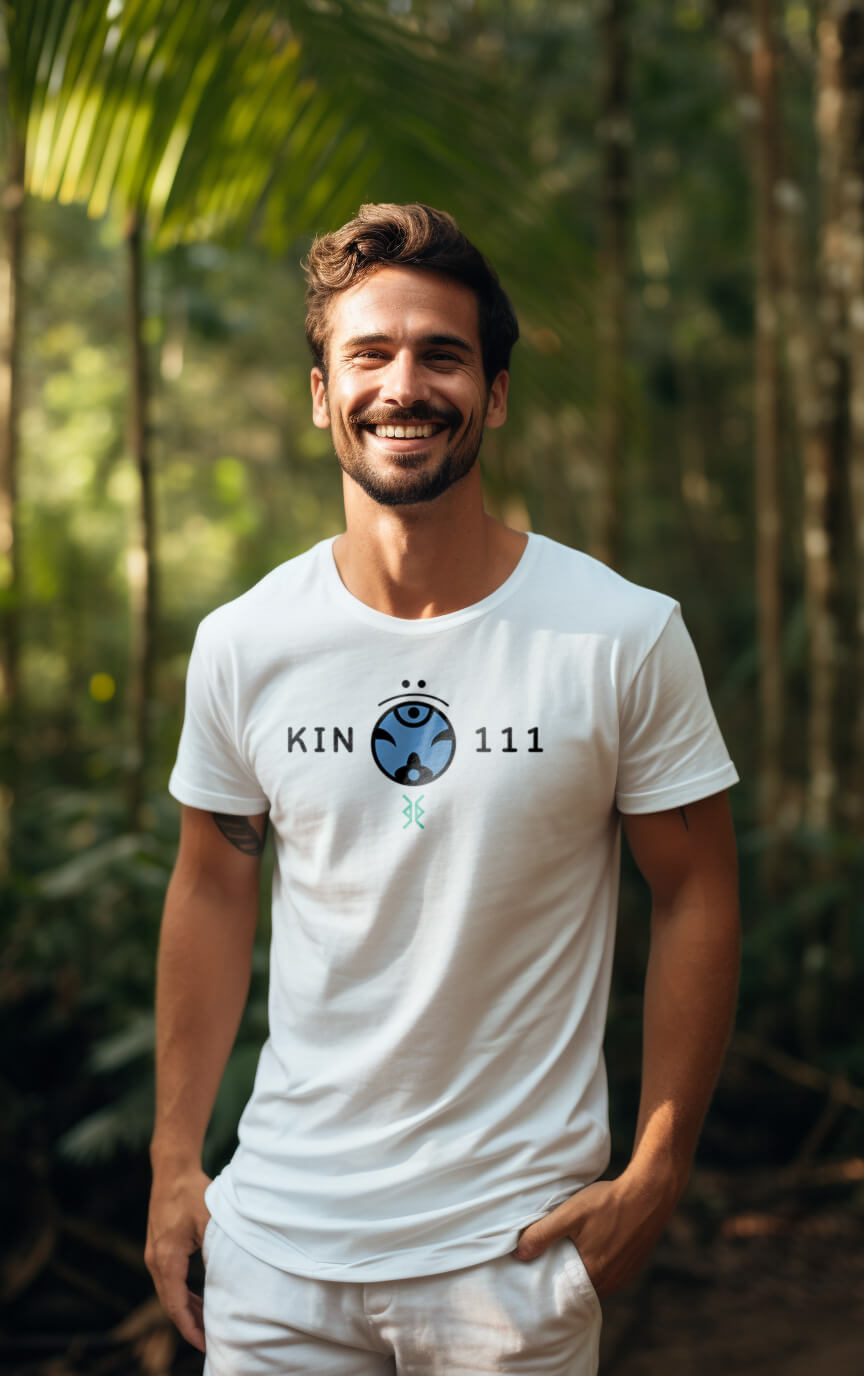 Camiseta Branca Kin 111 - Macaco Ressonante Azul