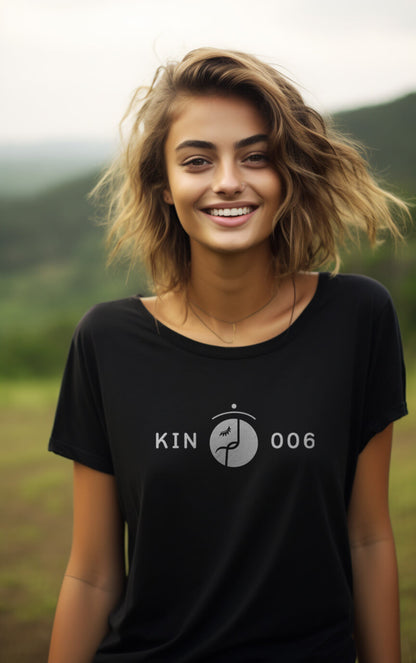 Modelo Humano Camisa Preta - Camisa Feminina Kin 006 - Enlaçador de Mundos Rítmico - Kin 06 - Kin 6