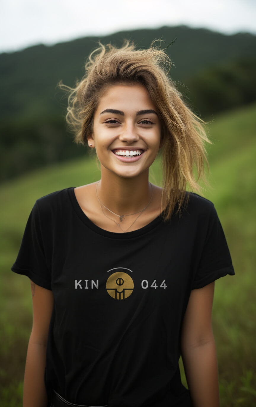Camisa Feminina Preta Kin 044 - Semente Harmônica Amarela - Kin 44
