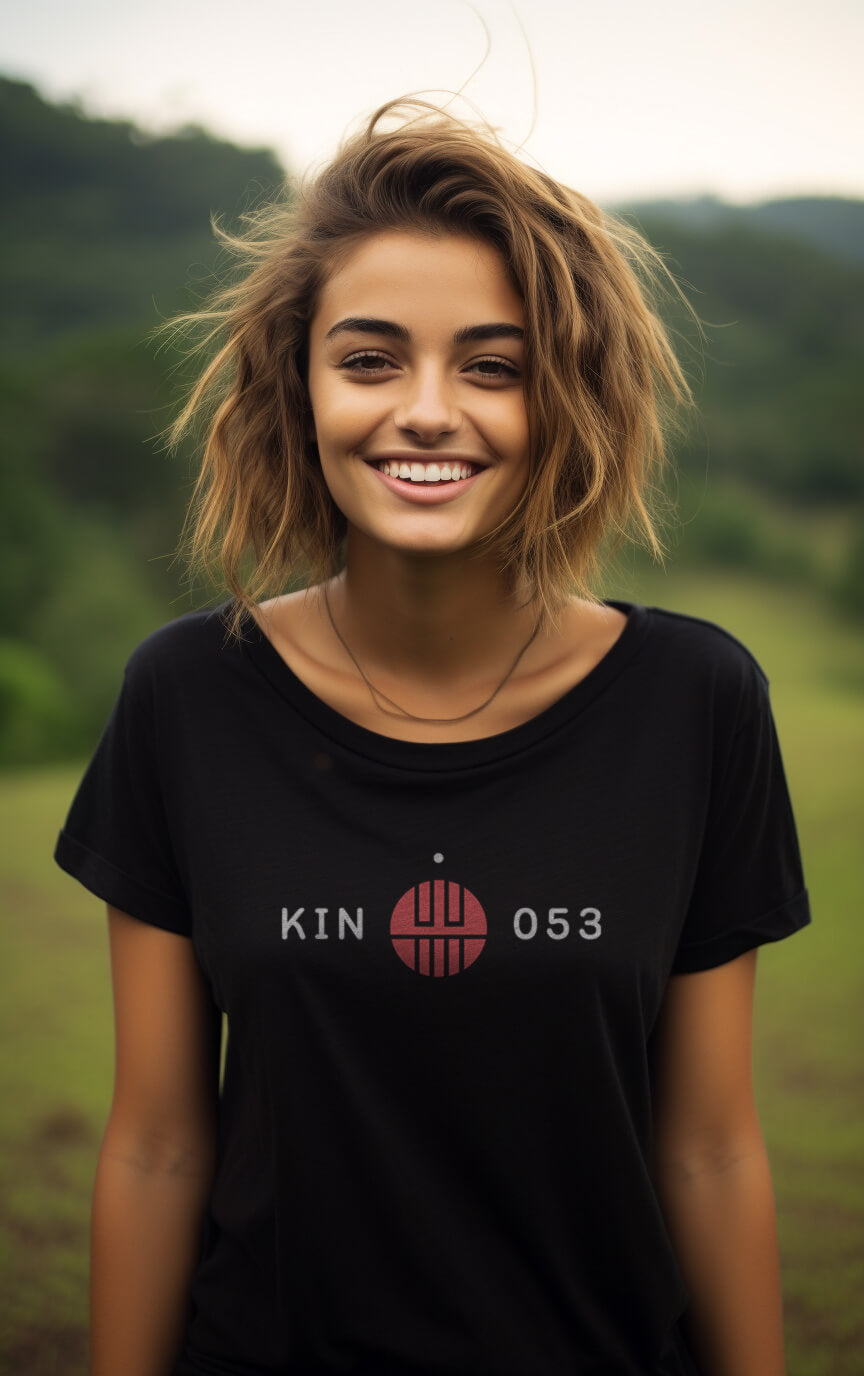 Camisa Feminina Preta Kin 053 - Caminhante do Céu Magnético - Kin 53