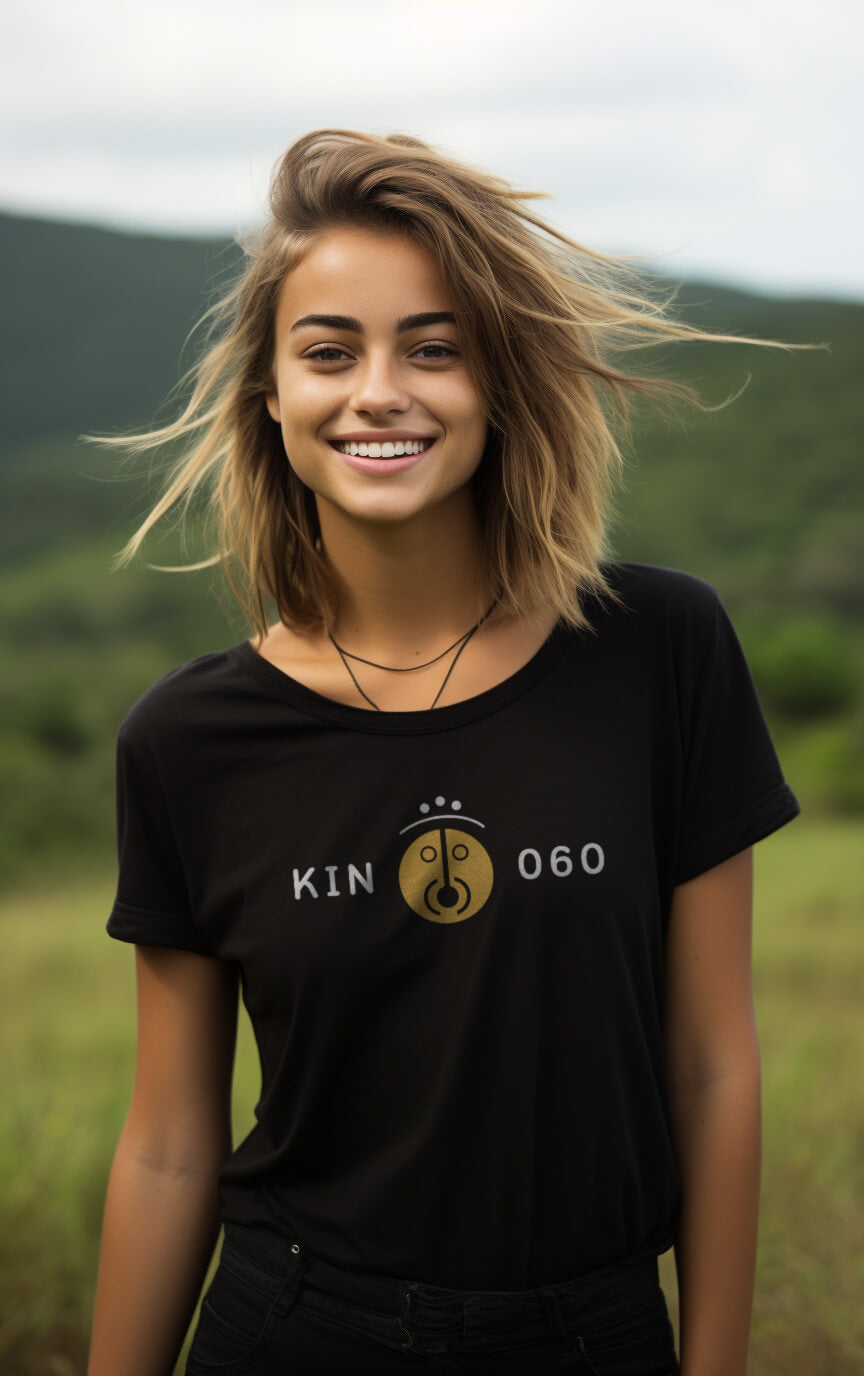 Camisa Feminina Preta Kin 060 - Sol Galáctico Amarelo - Kin 60