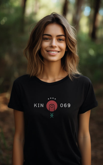 Camisa Feminina Preta Kin 069 - Lua Autoexistente Vermelha - Kin 69