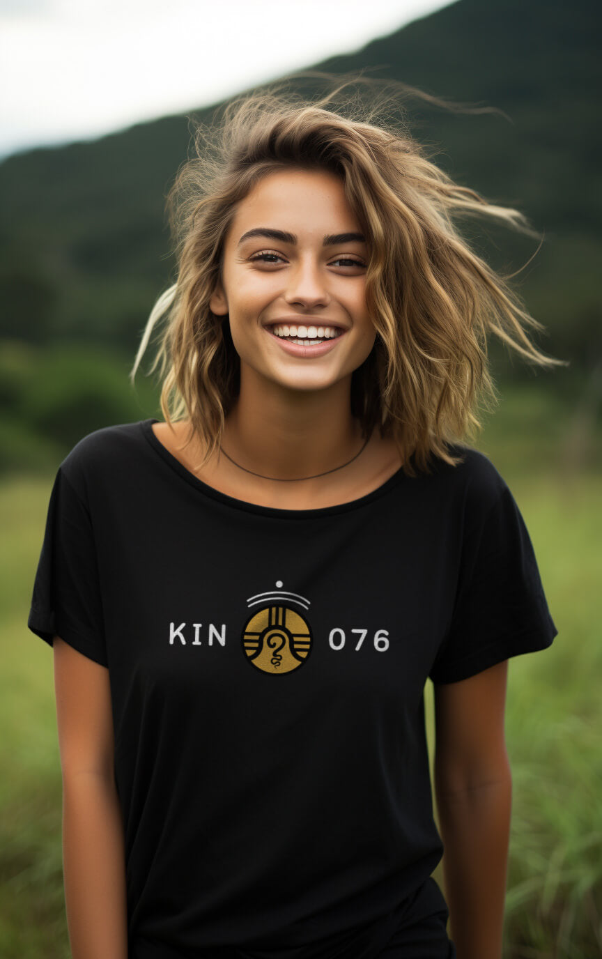 Camisa Feminina Preta Kin 076 - Guerreiro Espectral Amarelo - Kin 76