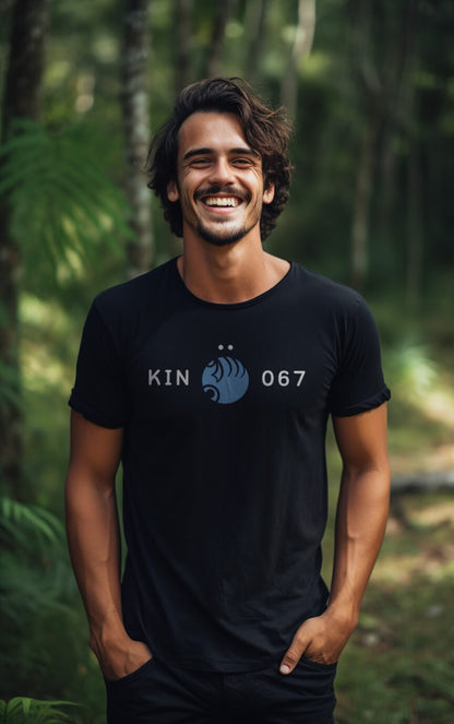 Camiseta Preta Kin 067 - Mão Lunar Azul