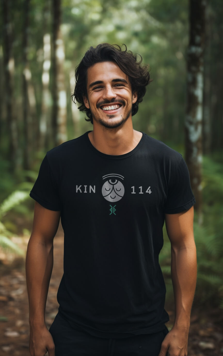 Camiseta Preta Kin 114 - Mago Planetário Branco