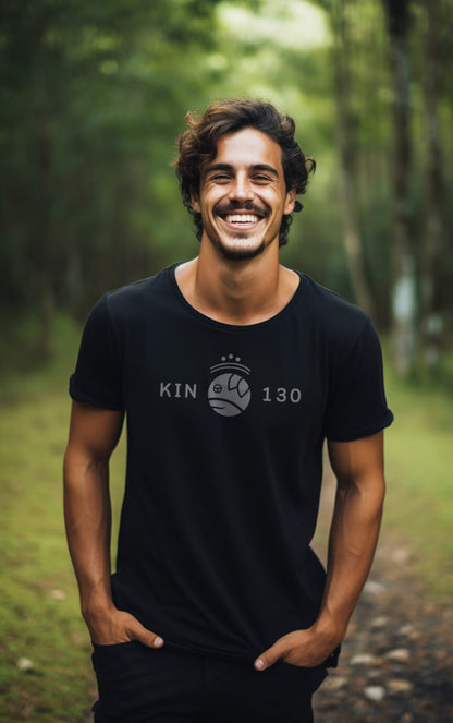 Camiseta Preto Kin 130 - Cachorro Cósmico Branco