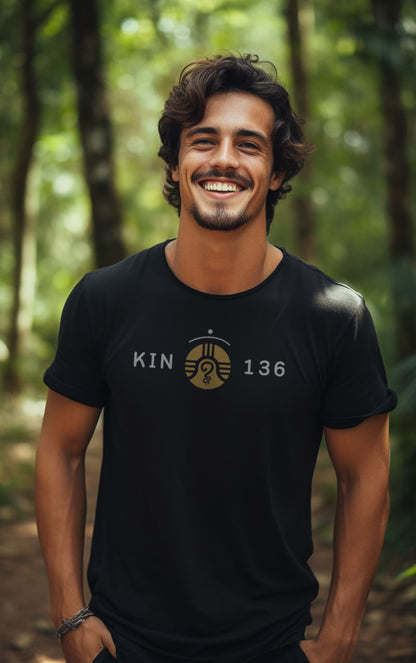 Camiseta Preta Kin 136 - Guerreiro Rítmico Amarelo