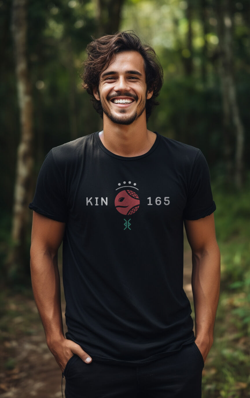 Camiseta Preta Kin 165 - Serpente Solar Vermelha