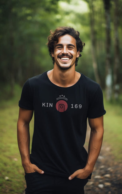 Camiseta Preta Kin 169 - Lua Cósmica Vermelha