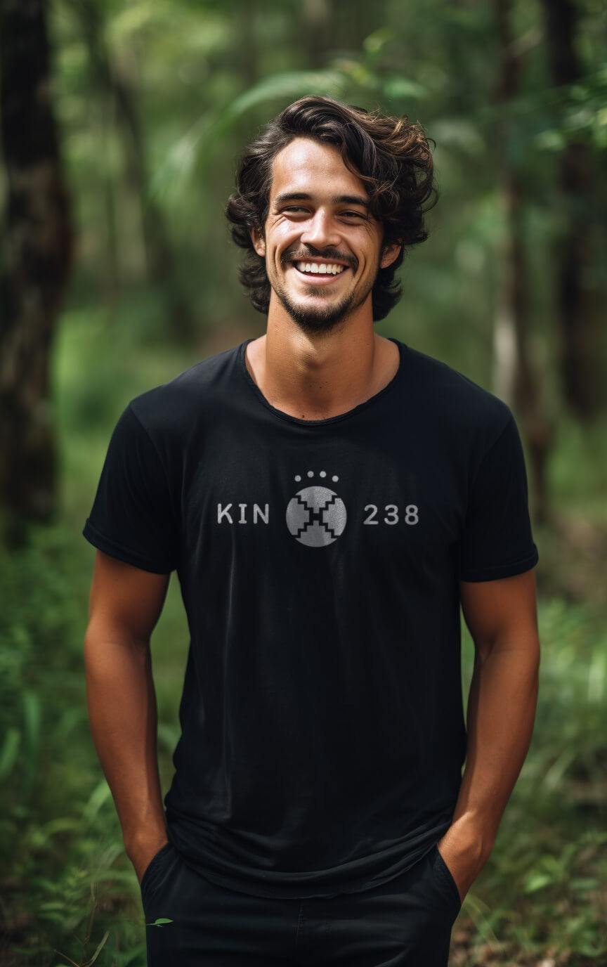 Camiseta Preta Kin 238 - Espelho Autoexistente Branco